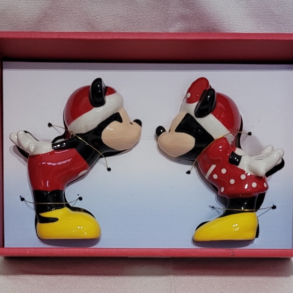 Disney Salt and Pepper Shakers - Picture 1 of 3